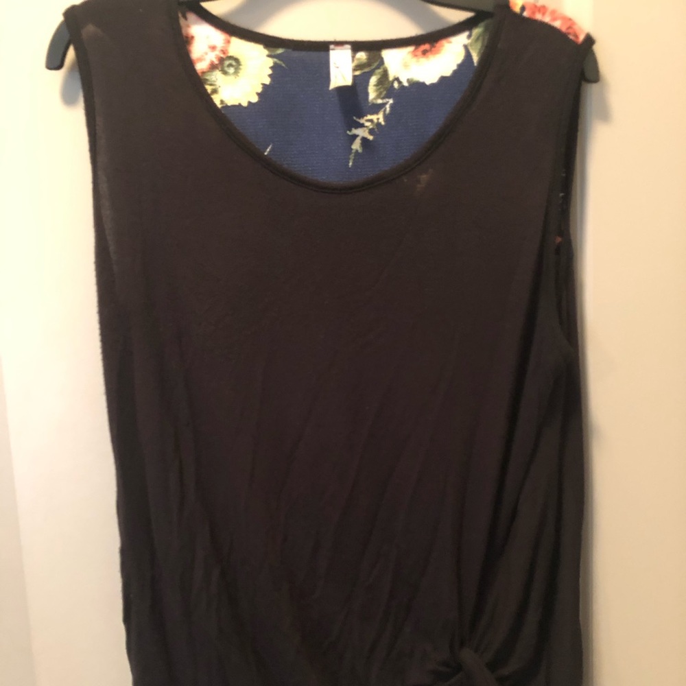LAST CHANCE #m2d Sleeveless Shirt Black Medium Tank Top Floral Back Black